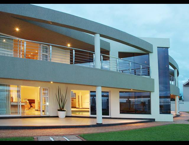5 BEDROOM HOUSE FOR SALE IN OSLO BEACH